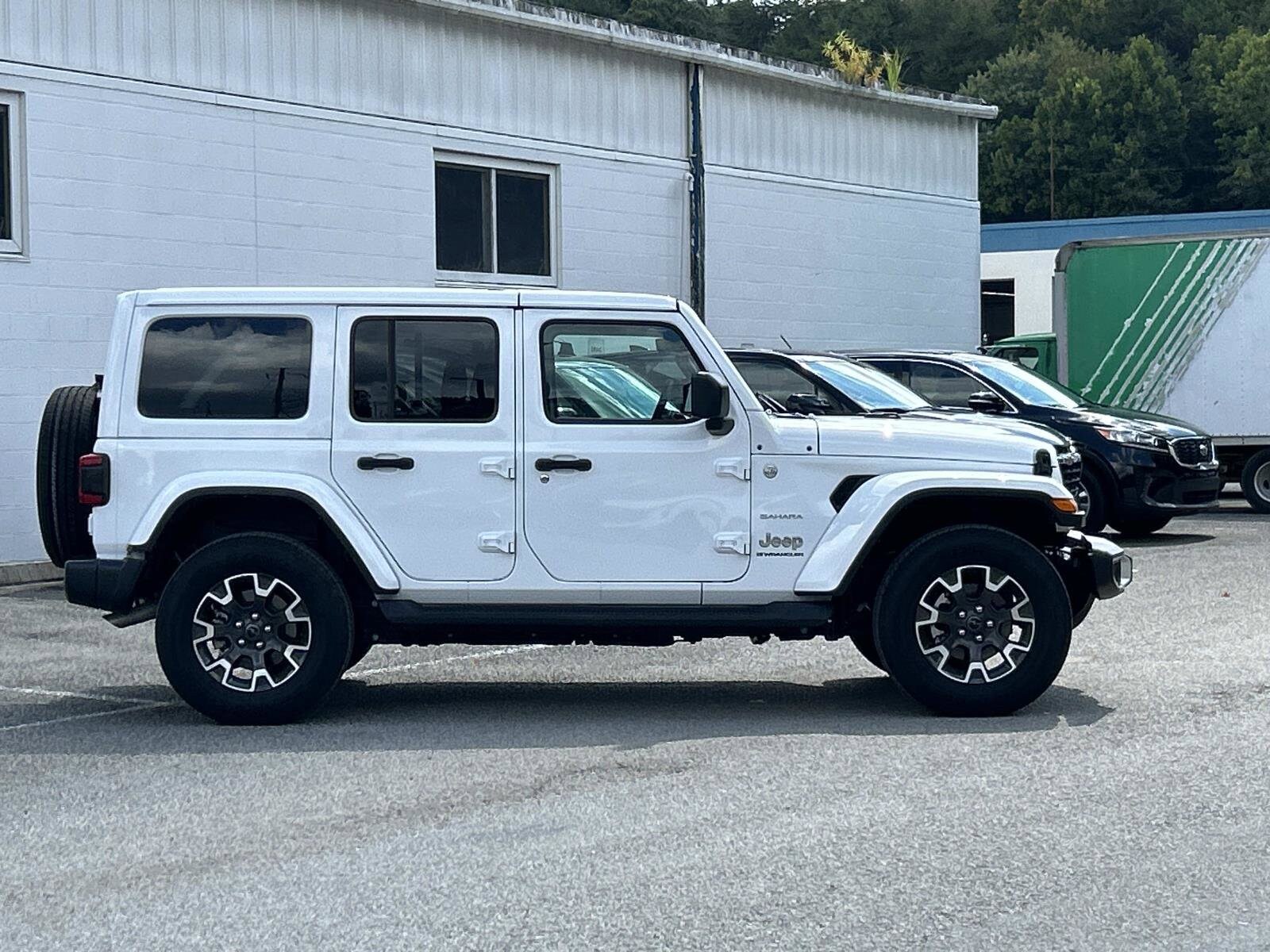 2024 Jeep Wrangler Sahara photo 2