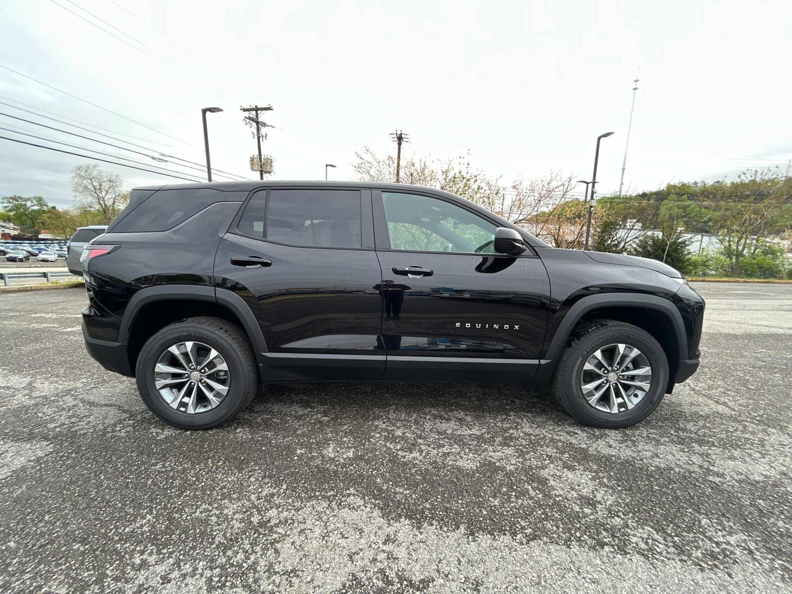 2025 Chevrolet Equinox LT photo 2