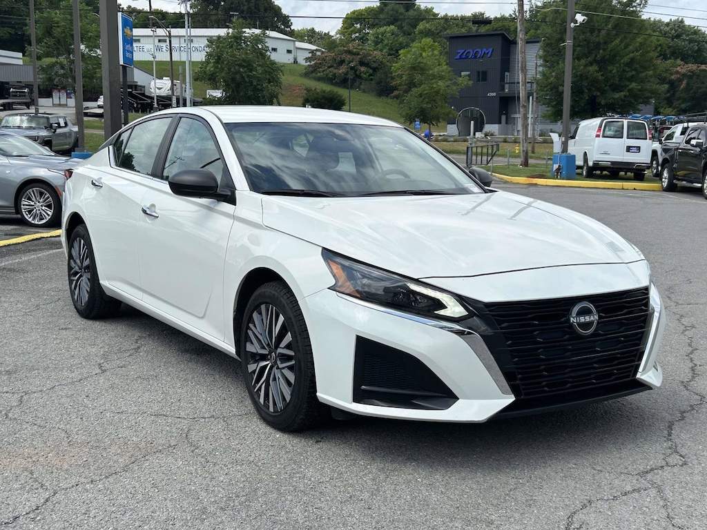 Used 2025 Nissan Altima SV Sedan