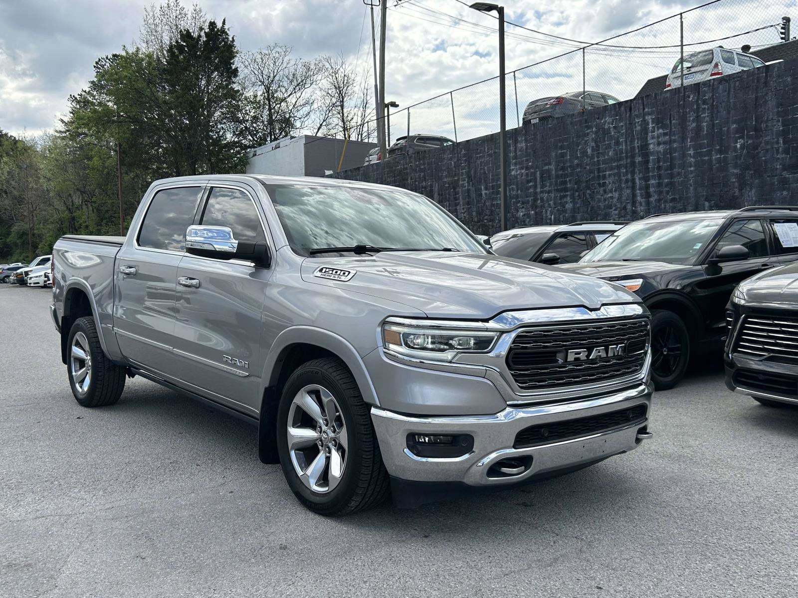 2019 RAM 1500 Limited 4x4 Crew Cab 5'7's photo
