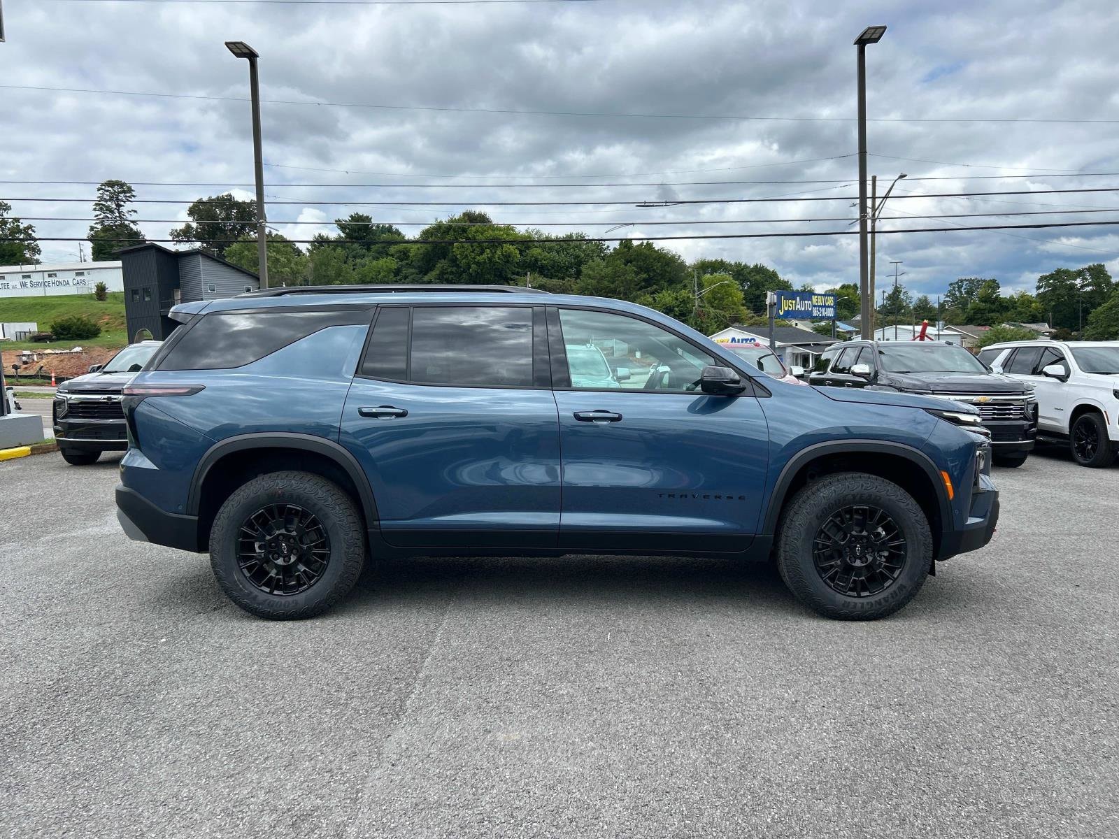 2026 Chevrolet Traverse Z71 photo 2