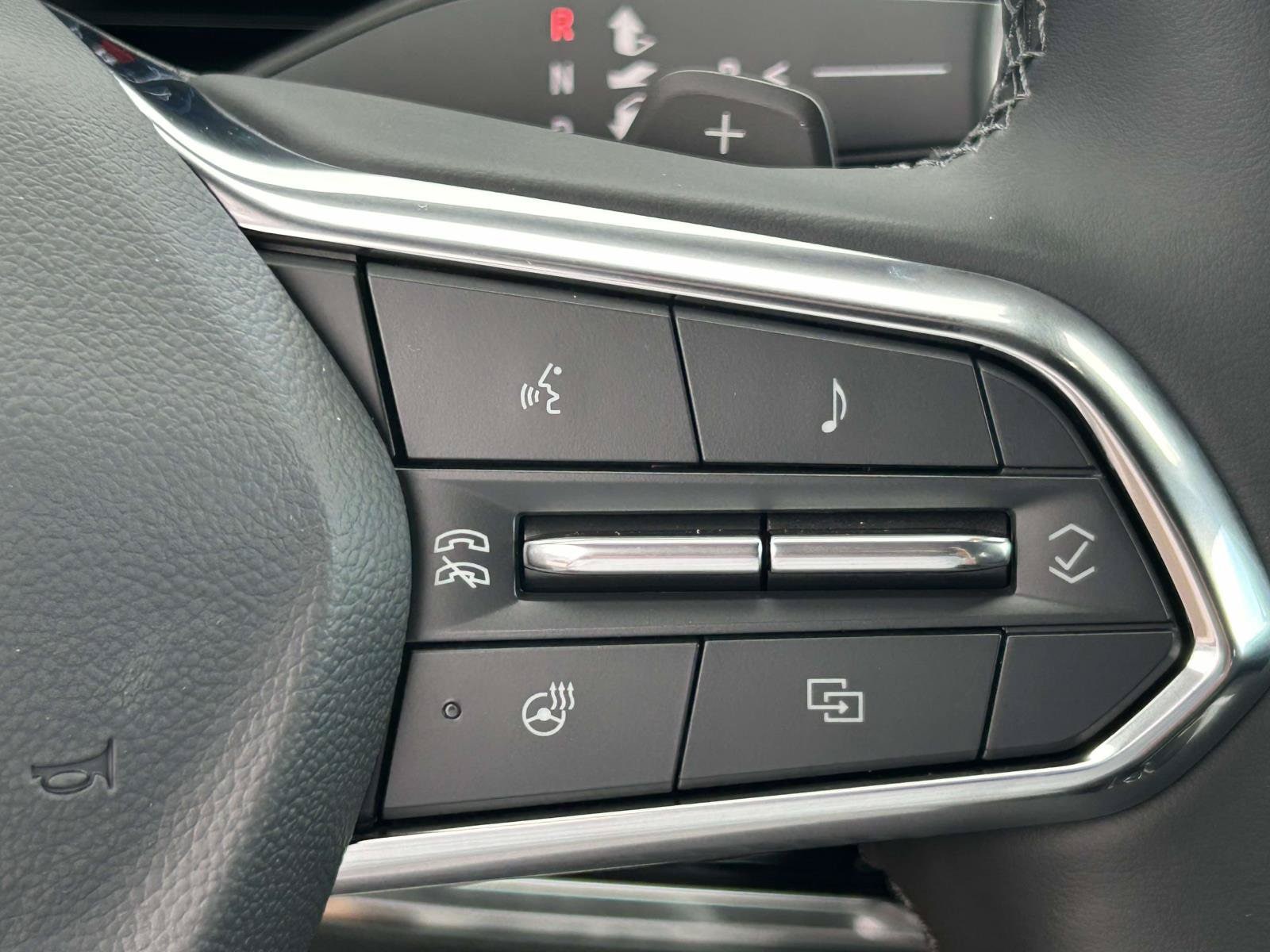 2027 Chevrolet Equinox LT - Photo 21