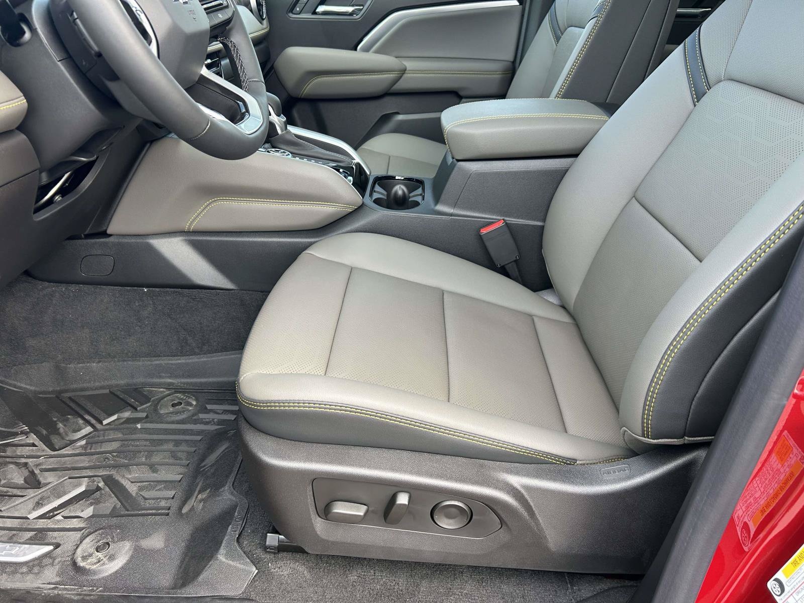 2026 Chevrolet Colorado ZR2 - Photo 18