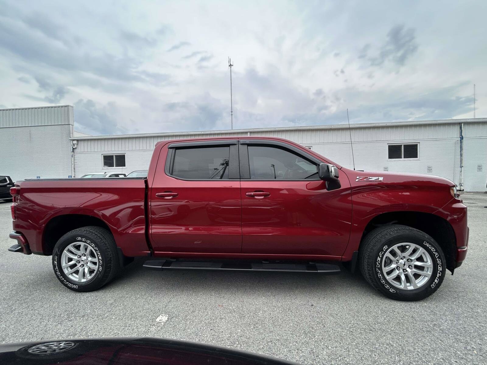 2020 Chevrolet Silverado 1500 RST photo 2