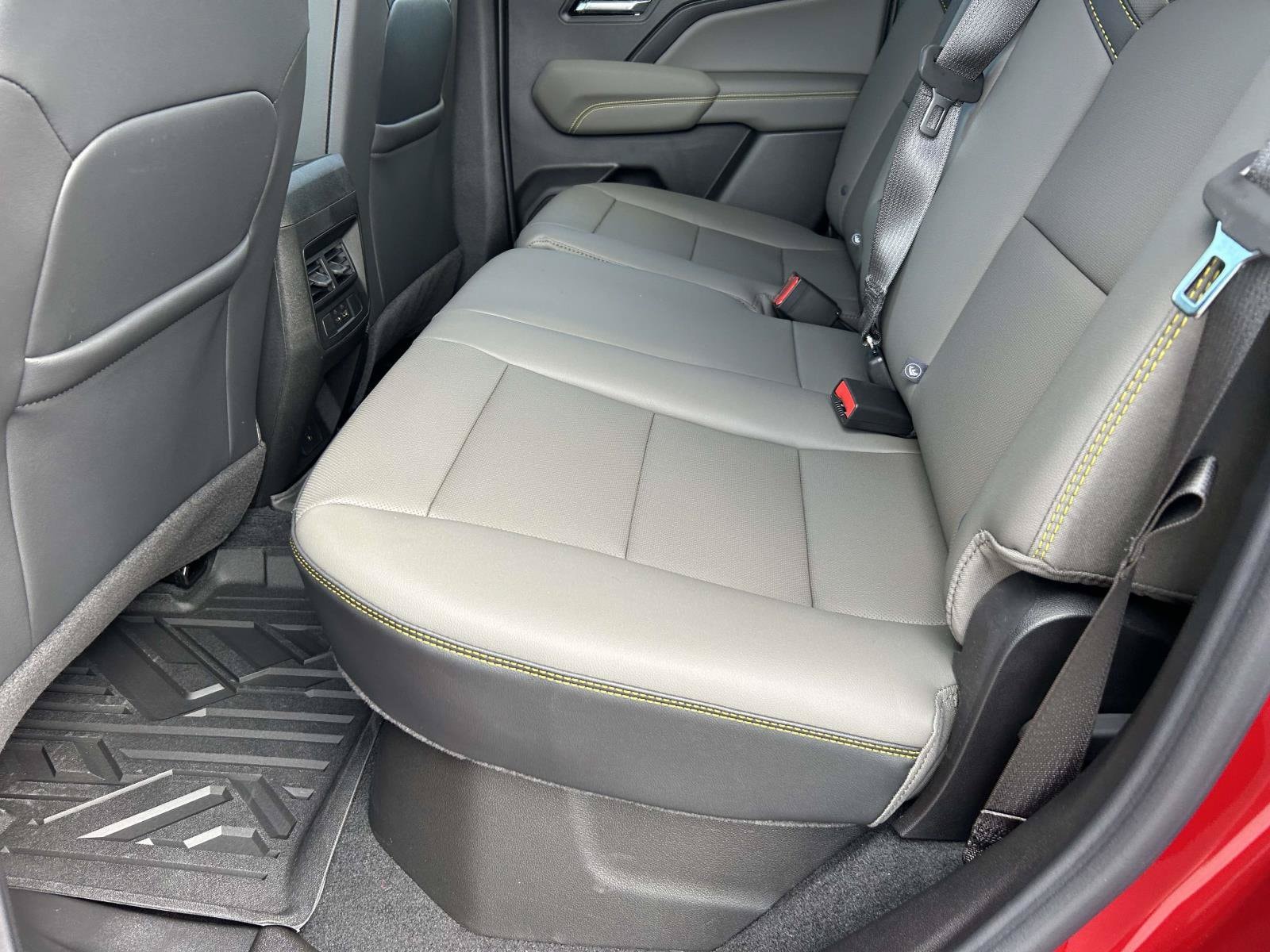 2026 Chevrolet Colorado ZR2 - Photo 16