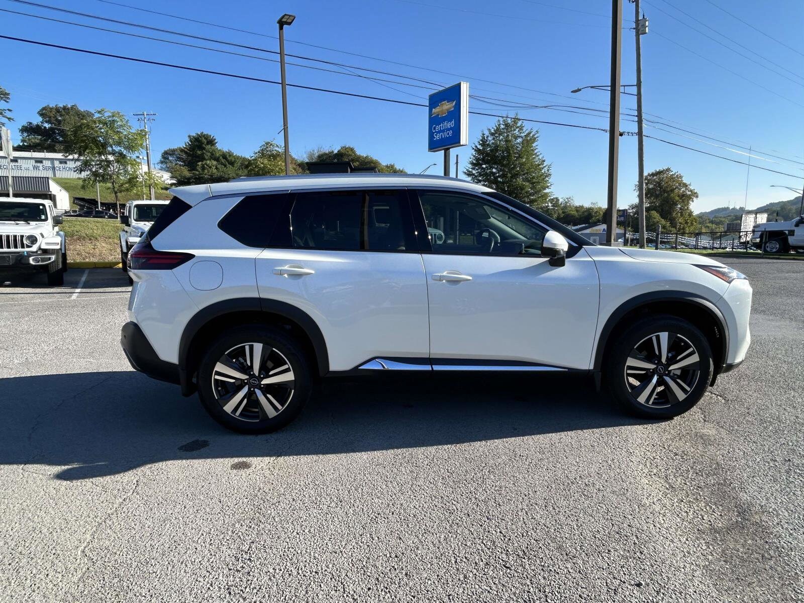 2023 Nissan Rogue SL photo 2