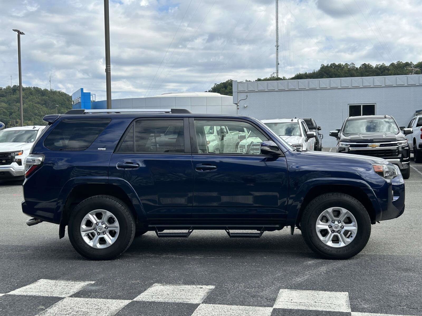 2022 Toyota 4Runner SR5 Premium photo 2
