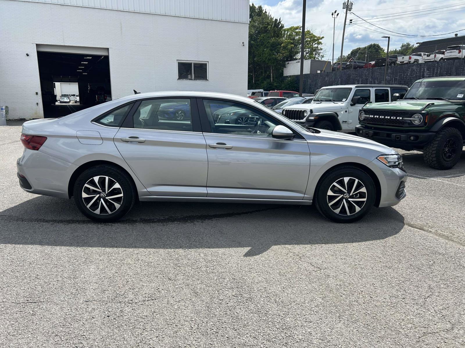 3VW5M7BU8RM010933