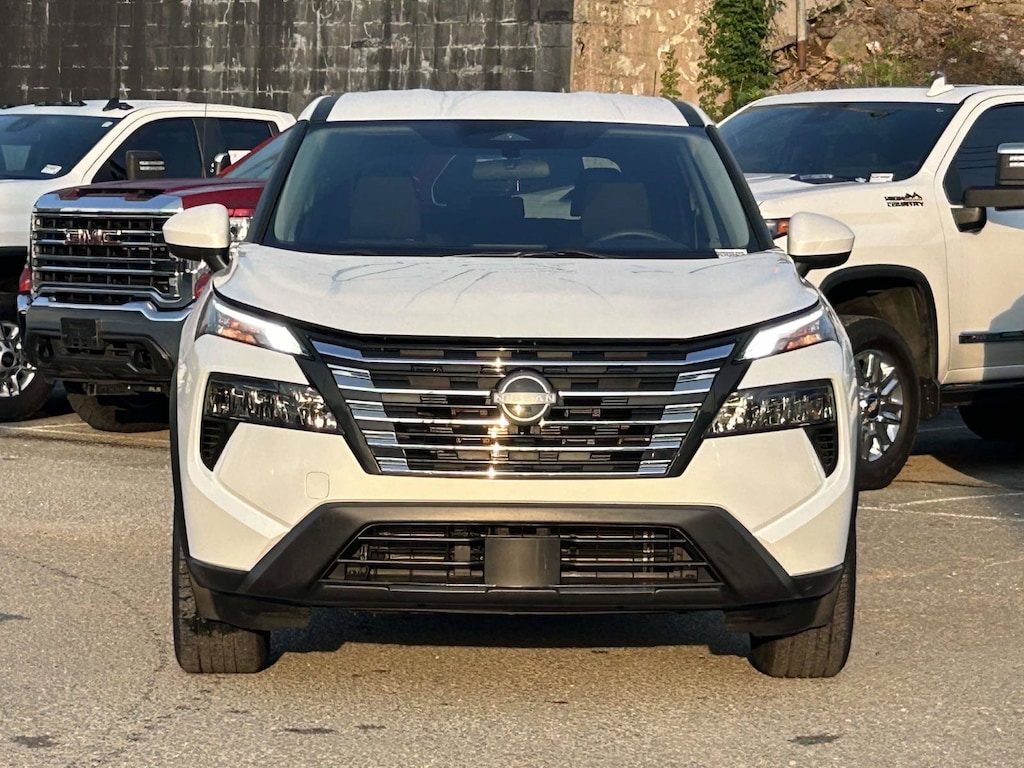 Used 2024 Nissan Rogue SV SUV