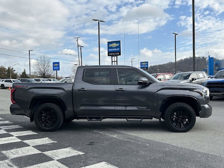 2024 Toyota Tundra 4WD Limited Truck CrewMax