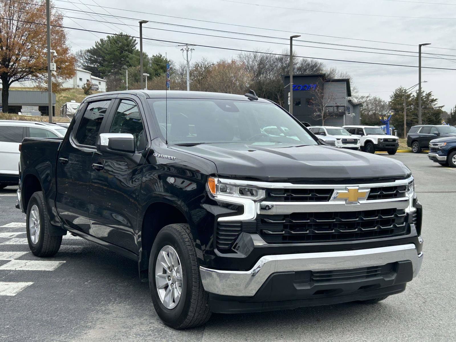 2024 Chevrolet Silverado 1500 LT's photo