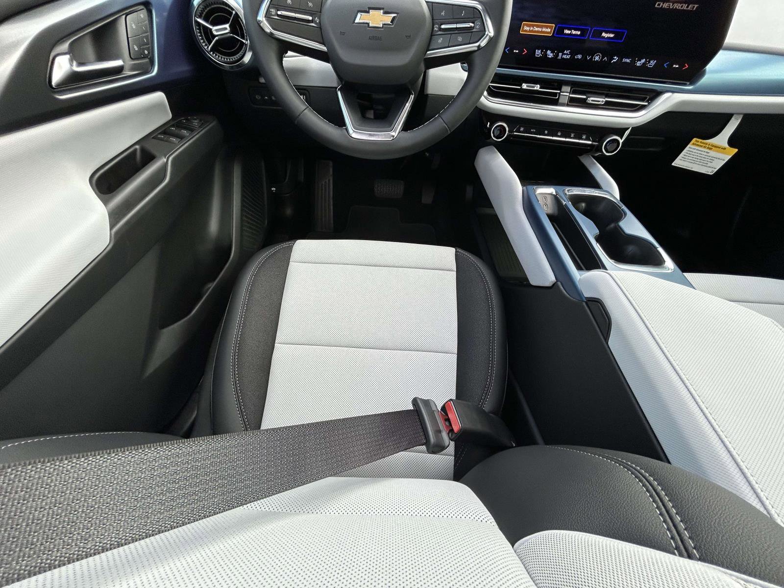 2026 Chevrolet Equinox EV 2LT - Photo 14
