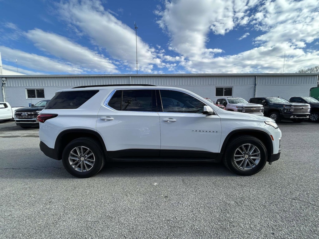 Used 2023 Chevrolet Traverse LT Cloth SUV