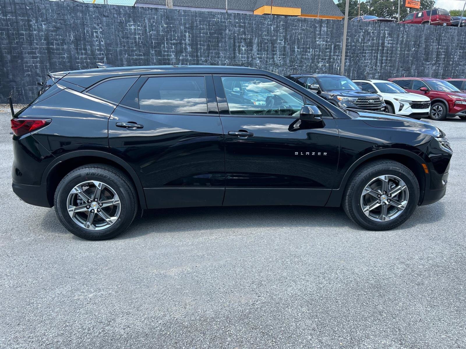 2023 Chevrolet Blazer 2LT photo 2