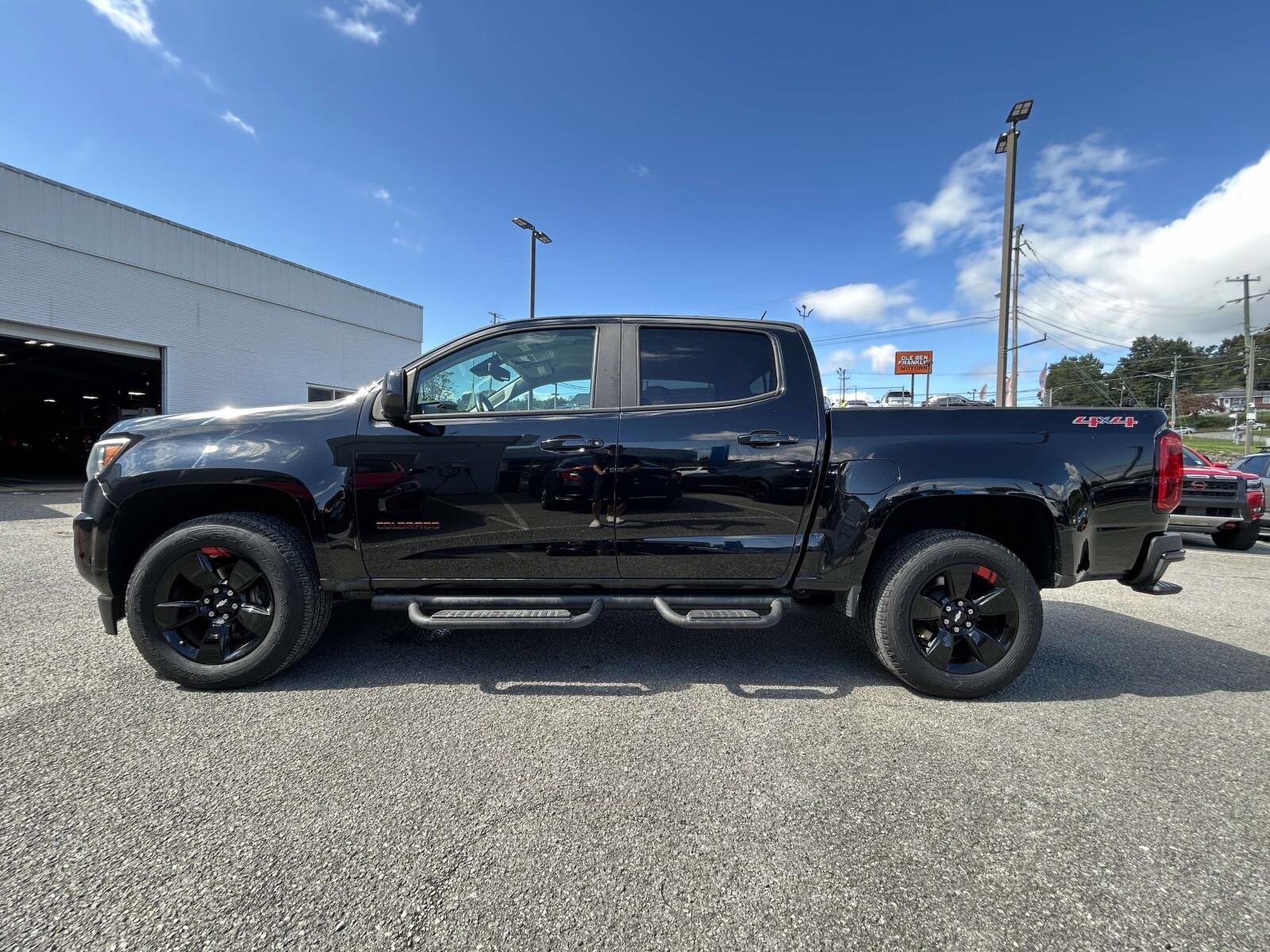 2019 Chevrolet Colorado LT photo 3
