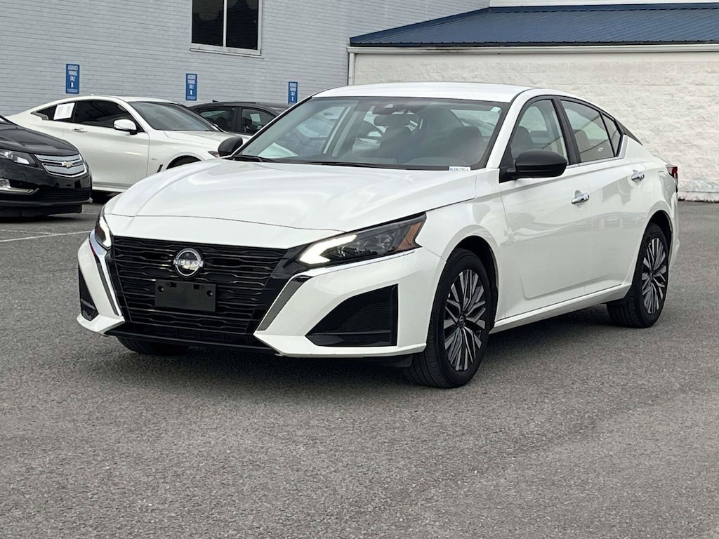 Used 2025 Nissan Altima SV Sedan