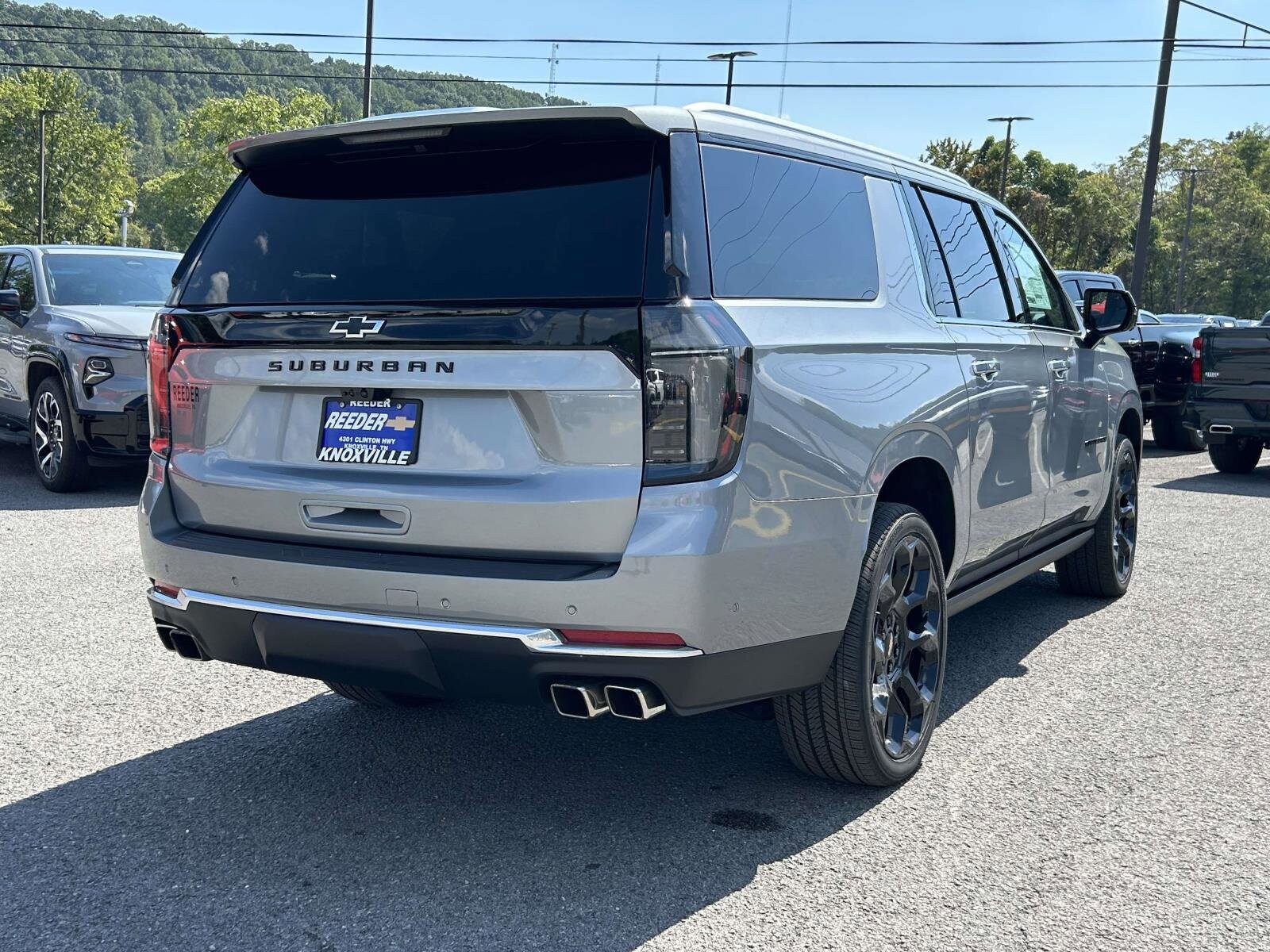 2025 Chevrolet Suburban High Country photo 3