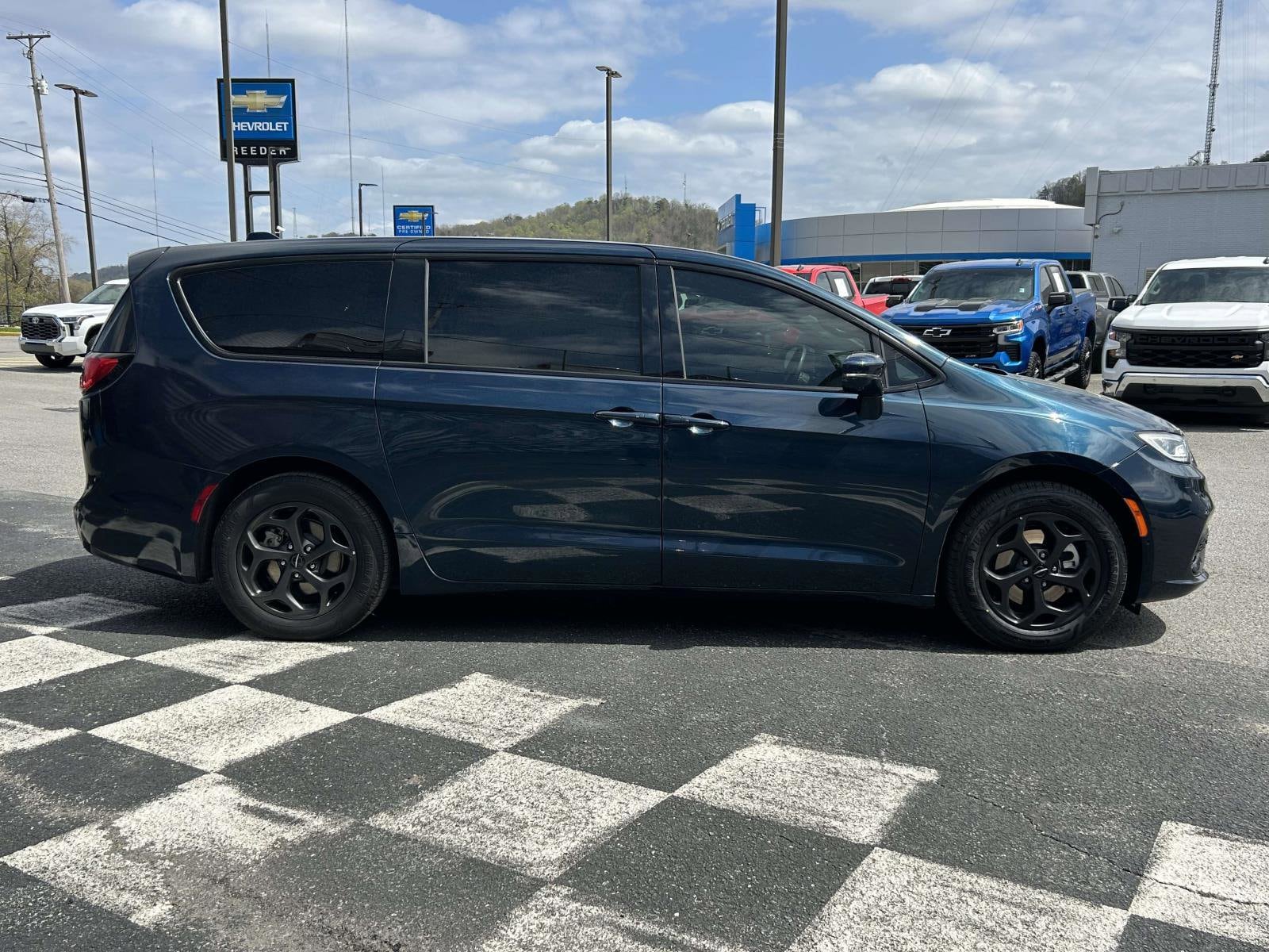 Used 2022 Chrysler Pacifica Hybrid Touring L with VIN 2C4RC1L72NR199885 for sale in Knoxville, TN