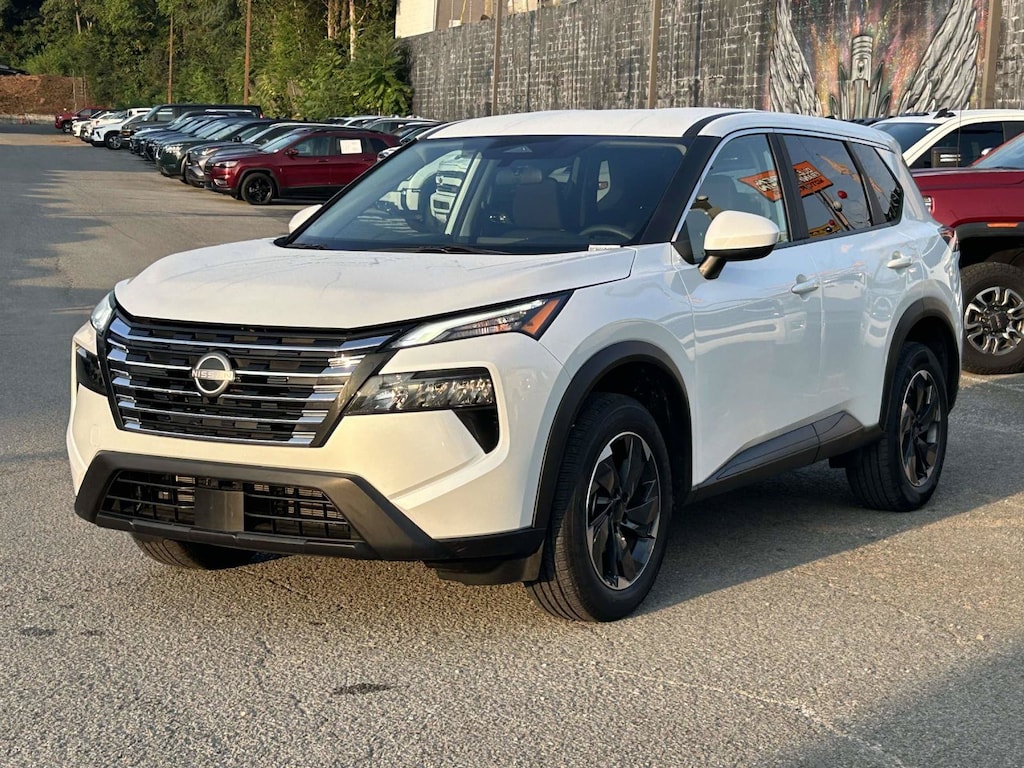Used 2024 Nissan Rogue SV SUV