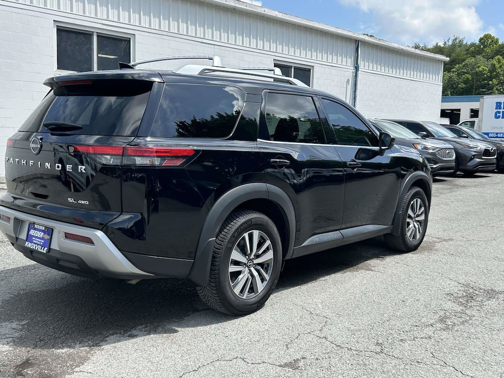 Used 2024 Nissan Pathfinder SL SUV