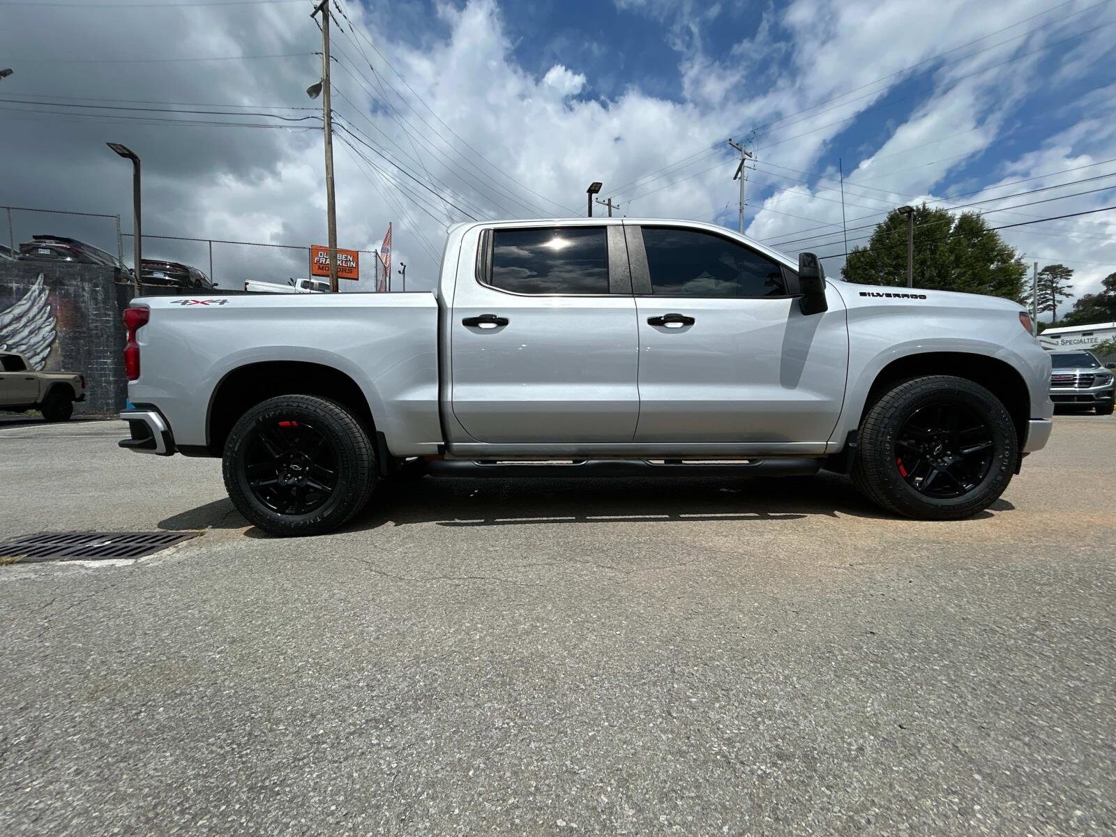 2022 Chevrolet Silverado 1500 RST photo 2