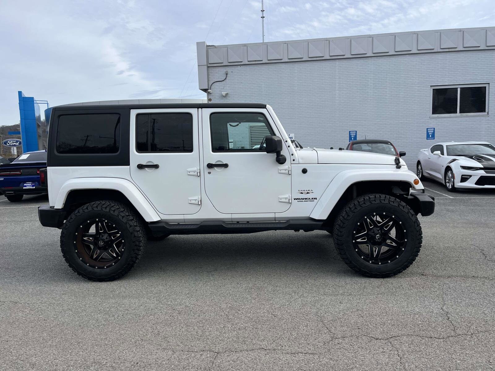 2016 Jeep Wrangler Unlimited Sahara photo 4