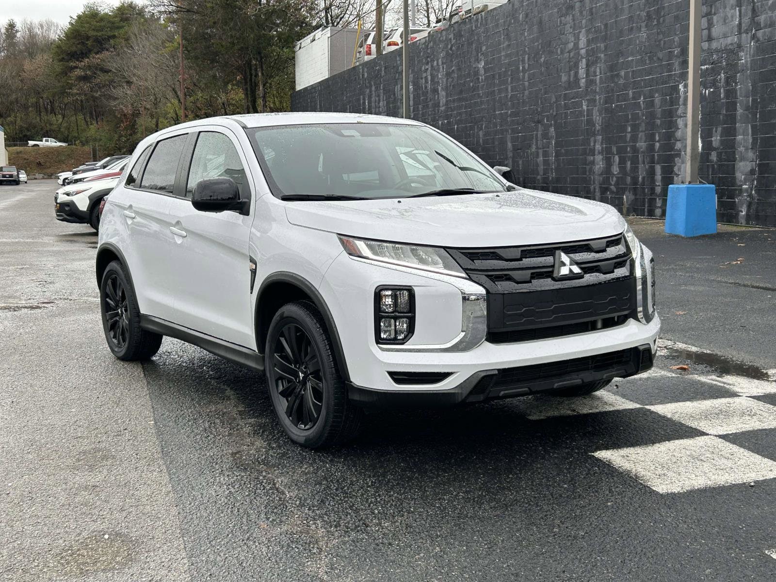 2023 Mitsubishi Outlander Sport LE's photo