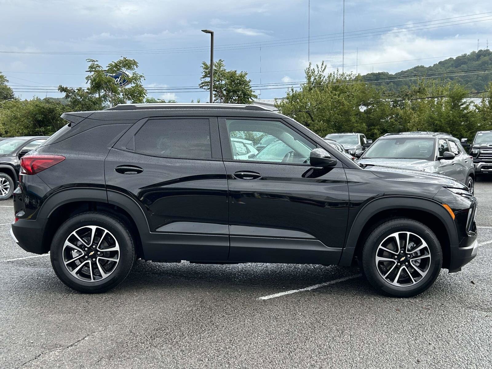 2026 Chevrolet Trailblazer LT photo 2