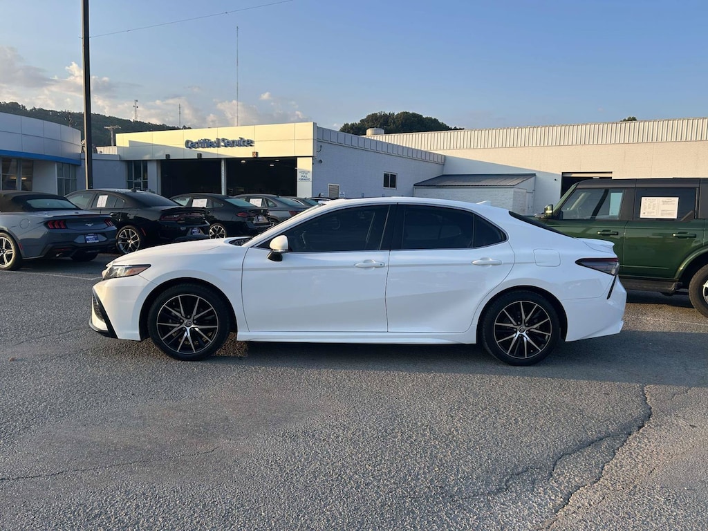 Used 2022 Toyota Camry SE Sedan