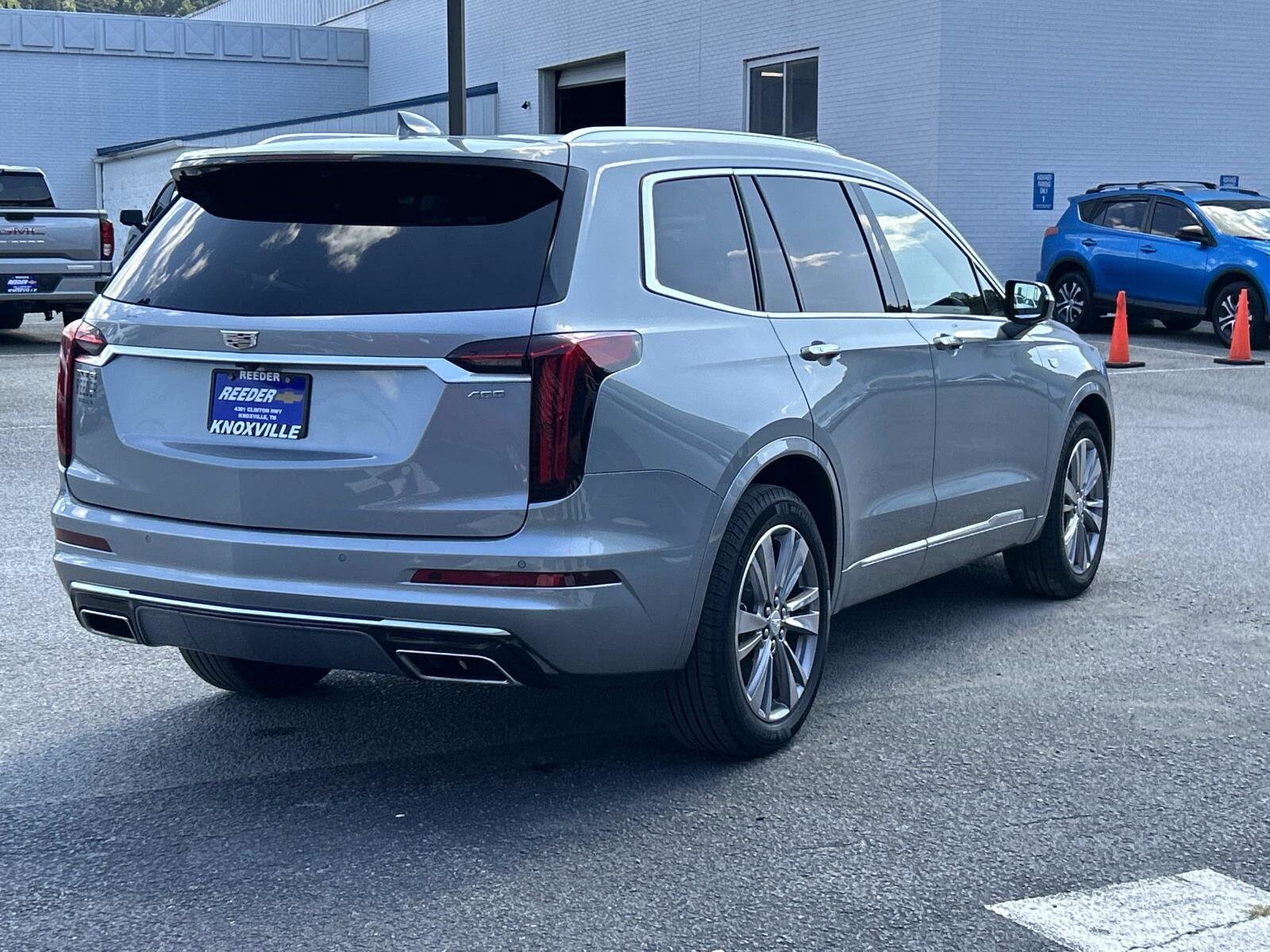 2025 Cadillac XT6 Premium Luxury photo 2
