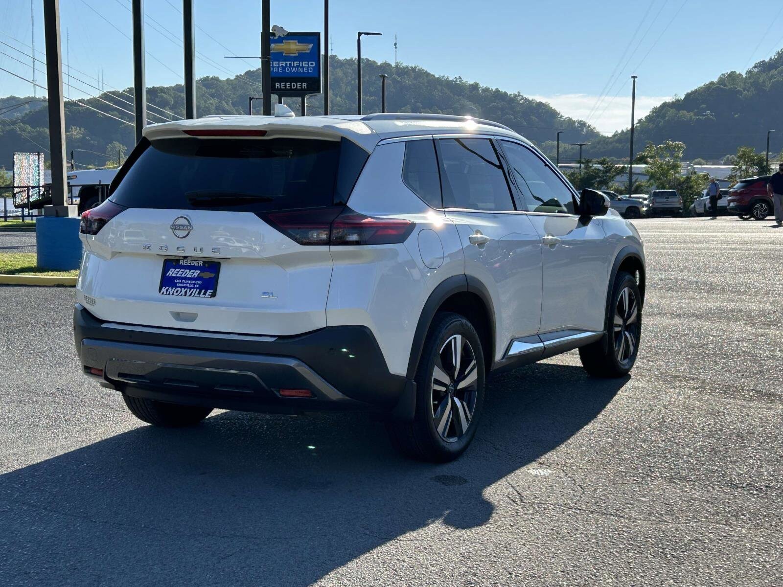 2023 Nissan Rogue SL photo 3