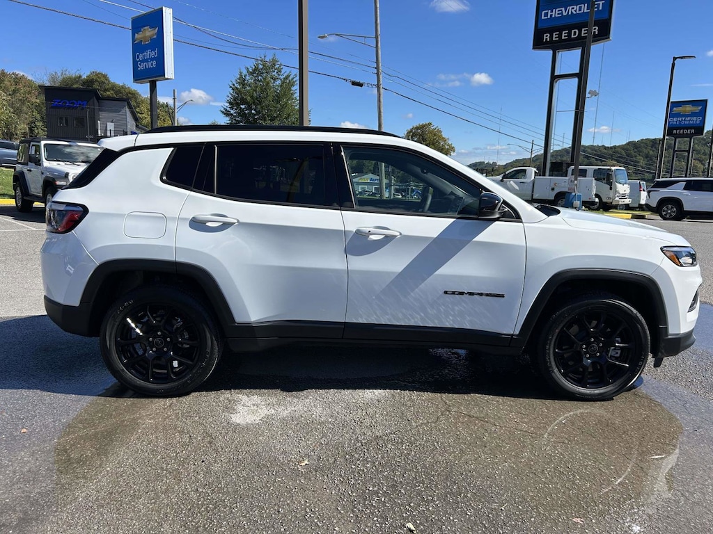 Used 2025 Jeep Compass Latitude SUV