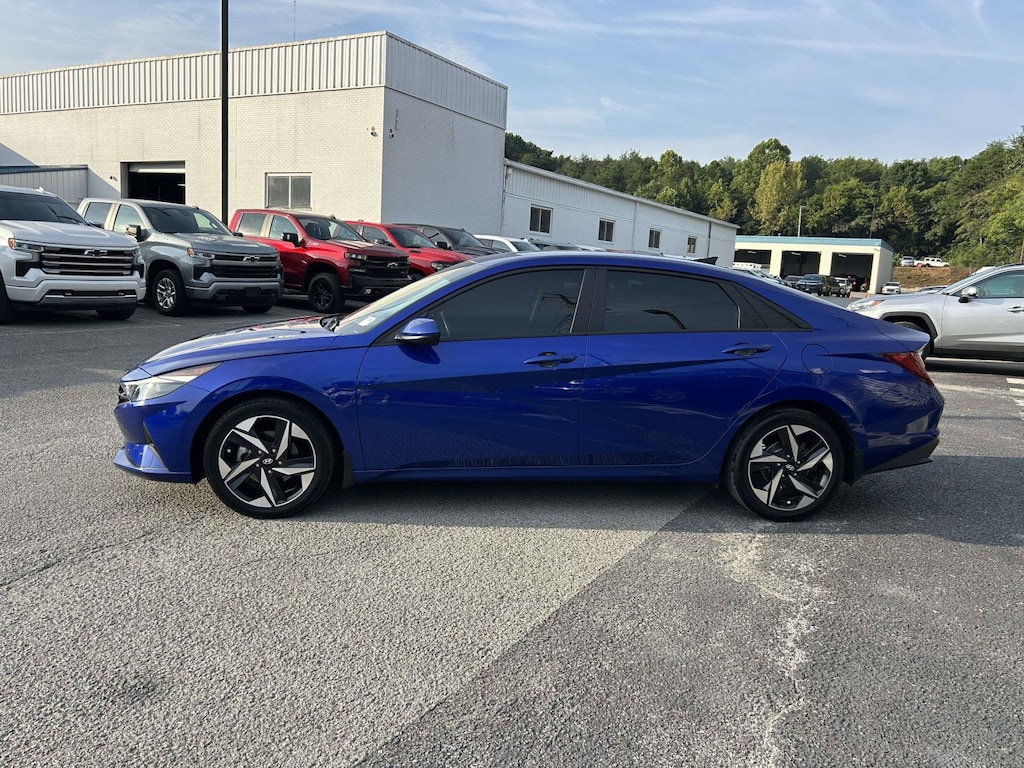 Used 2023 Hyundai Elantra SEL Sedan