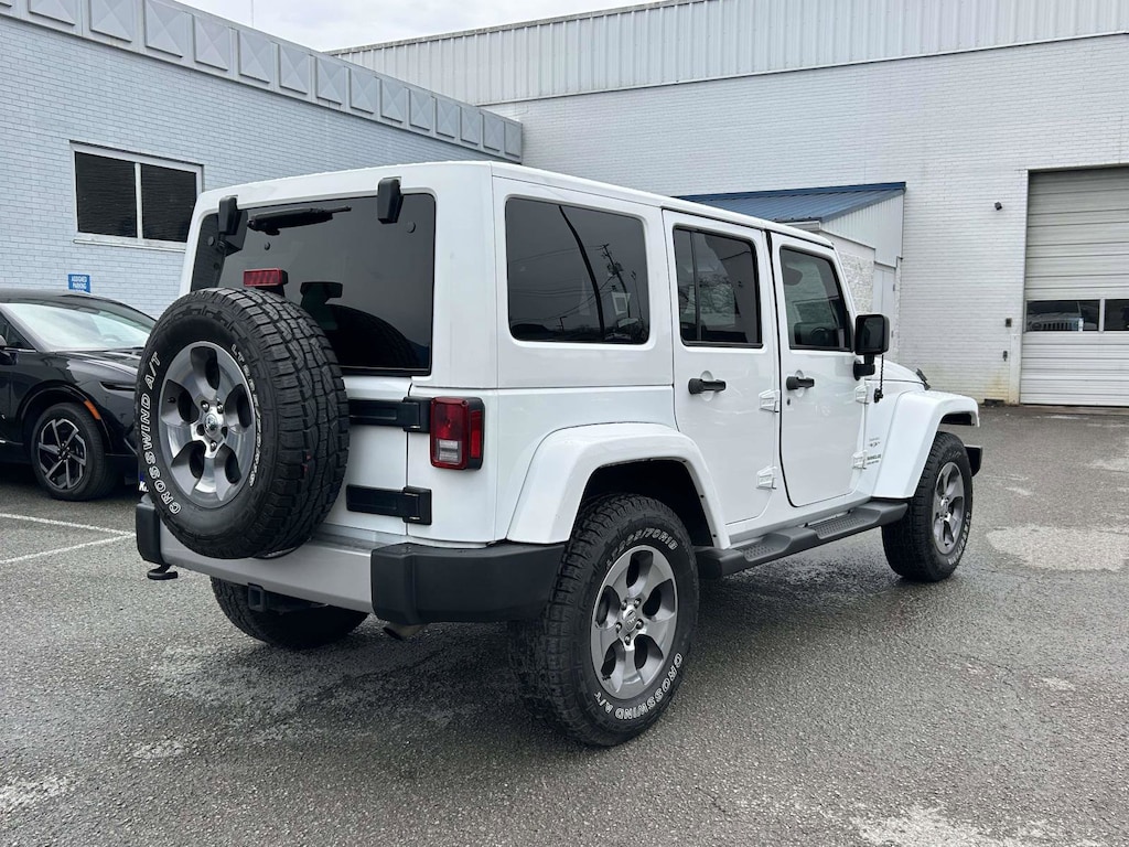 Used 2017 Jeep Wrangler Unlimited Sahara SUV