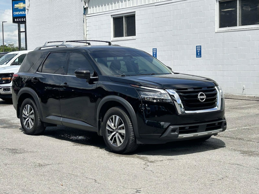Used 2024 Nissan Pathfinder SL SUV