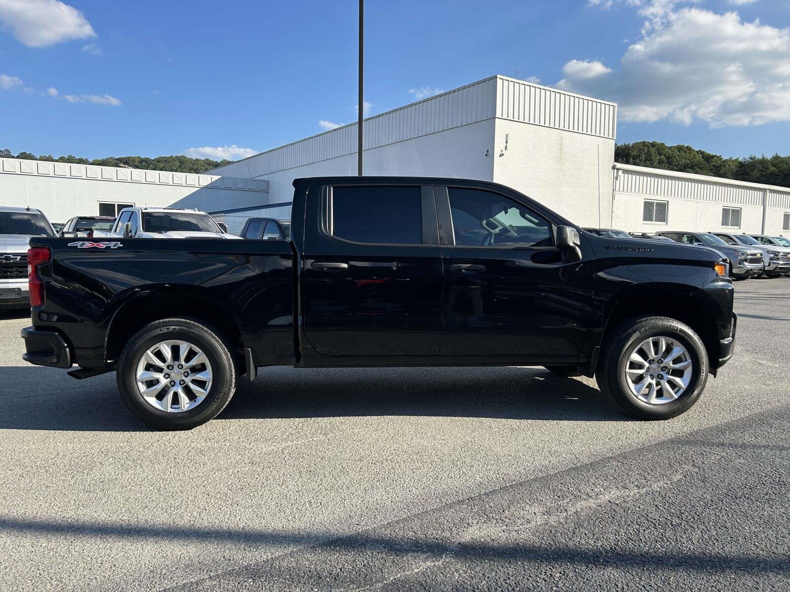 2021 Chevrolet Silverado 1500 Custom photo 2