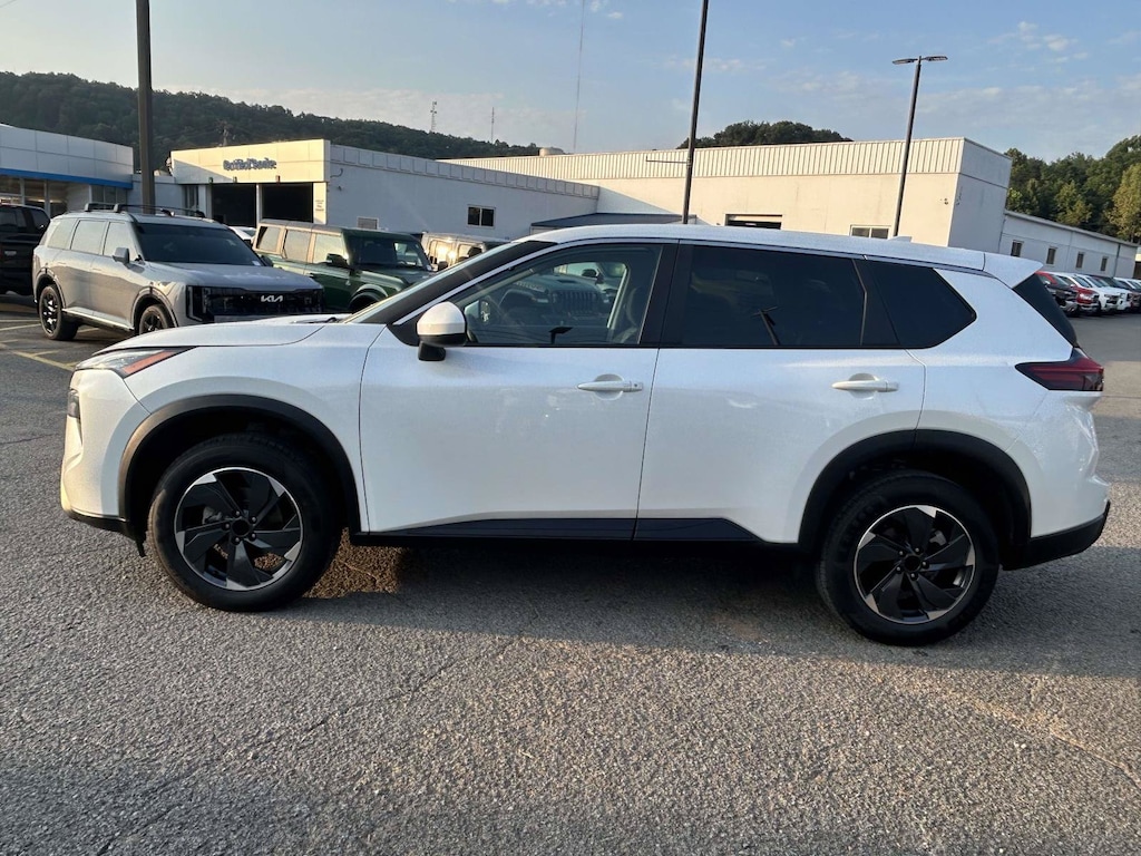 Used 2024 Nissan Rogue SV SUV