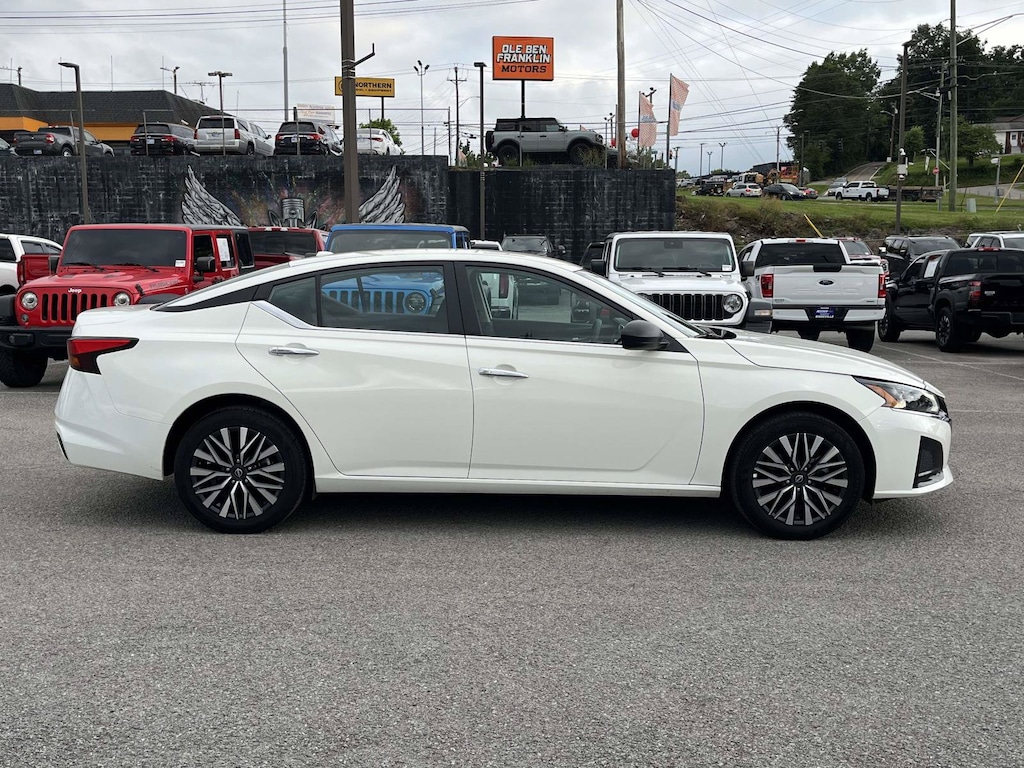 Used 2025 Nissan Altima SV Sedan