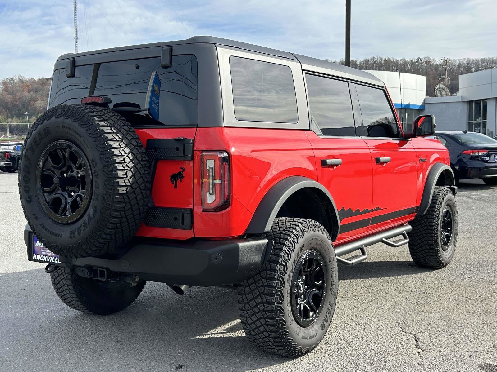 2023 Ford Bronco Base photo 3