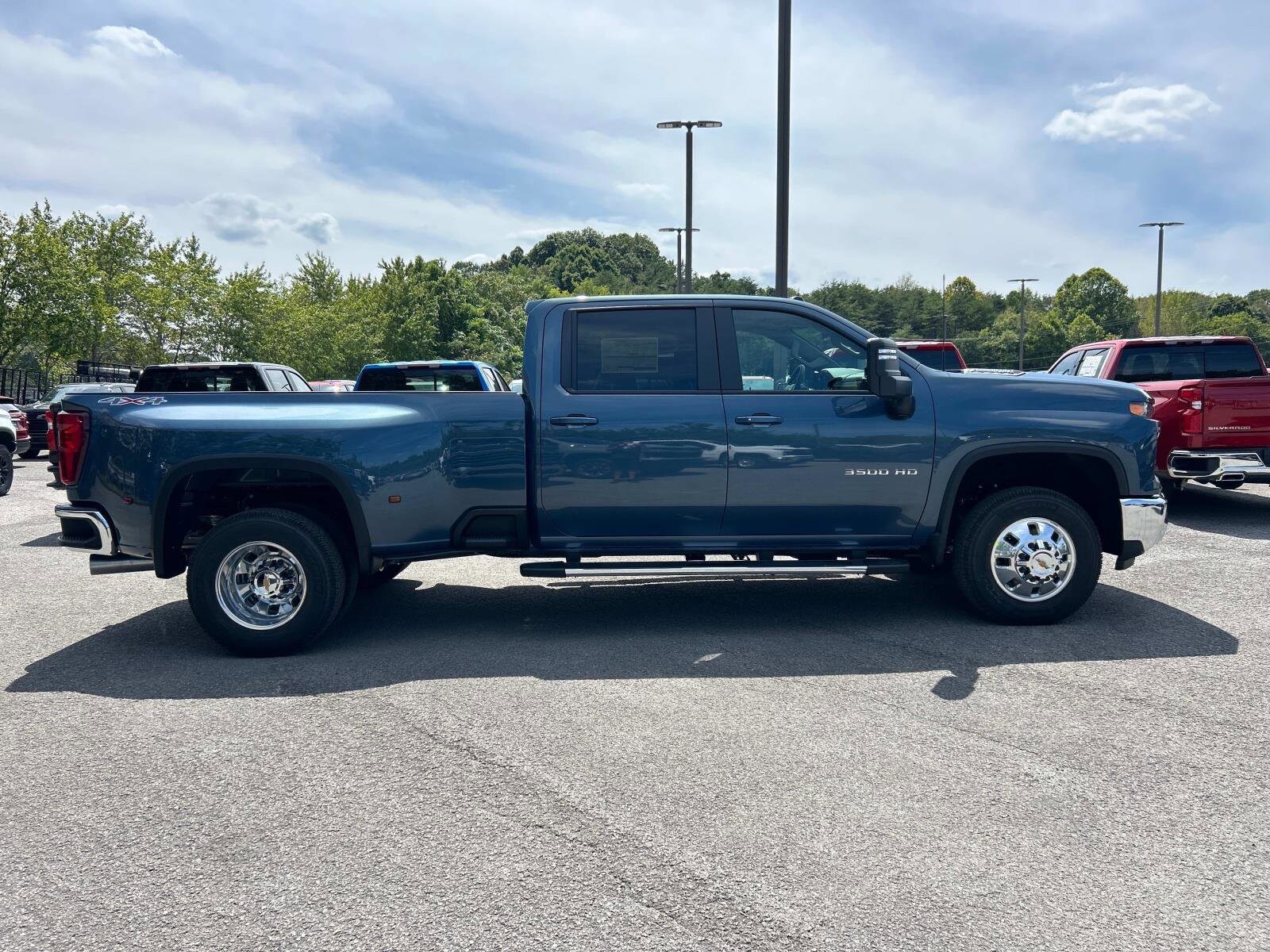2026 Chevrolet Silverado 3500HD LT photo 2