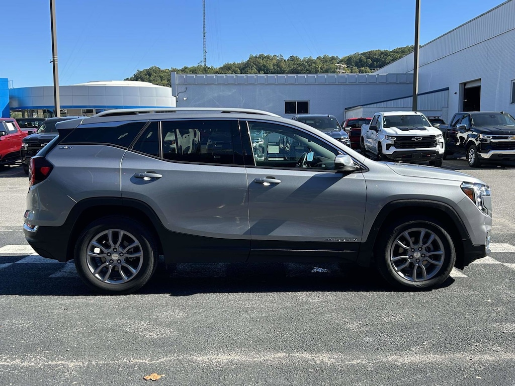Used 2024 GMC Terrain SLT SUV