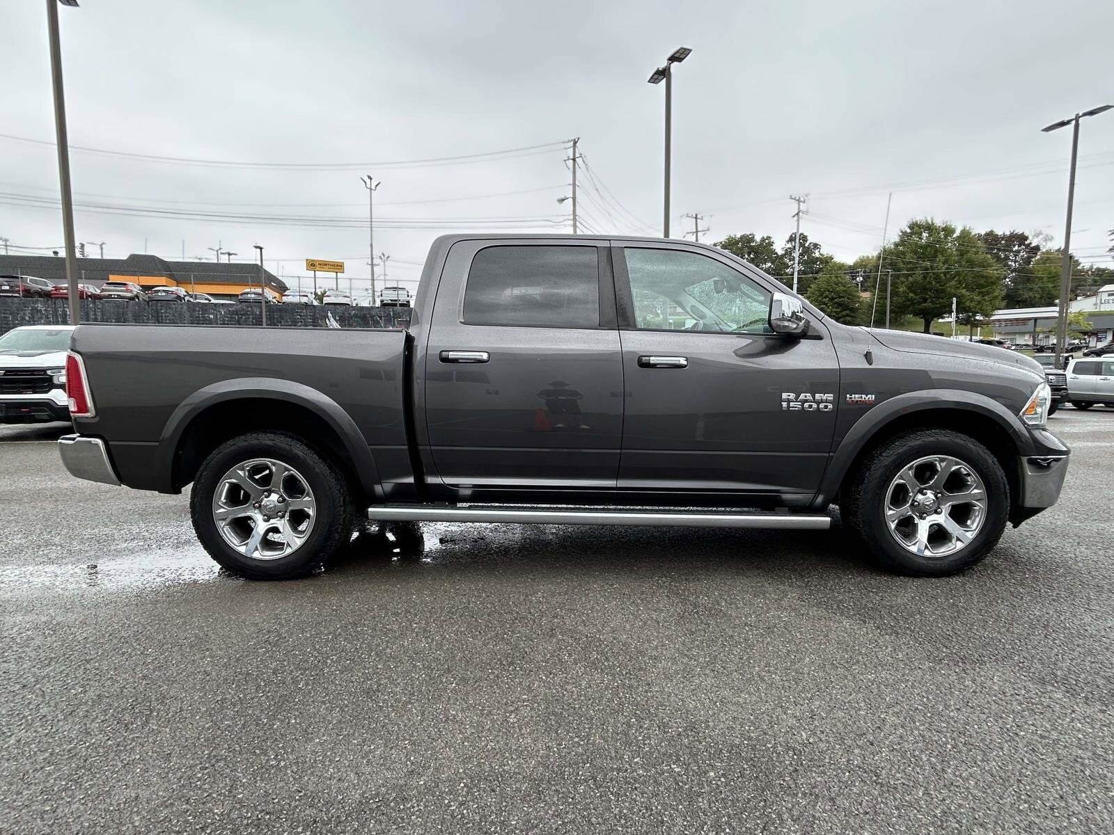 2017 Ram 1500 Laramie photo 2