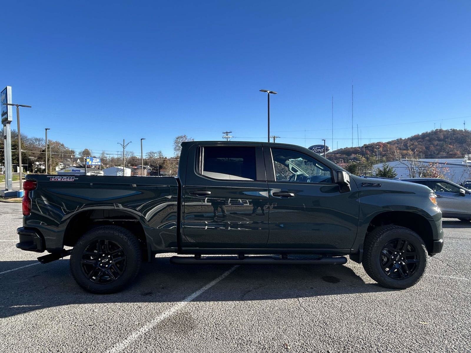 2026 Chevrolet Silverado 1500 Custom Trail Boss photo 2