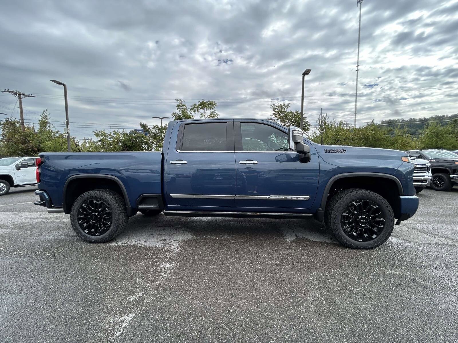 2025 Chevrolet Silverado 2500HD High Country photo 2