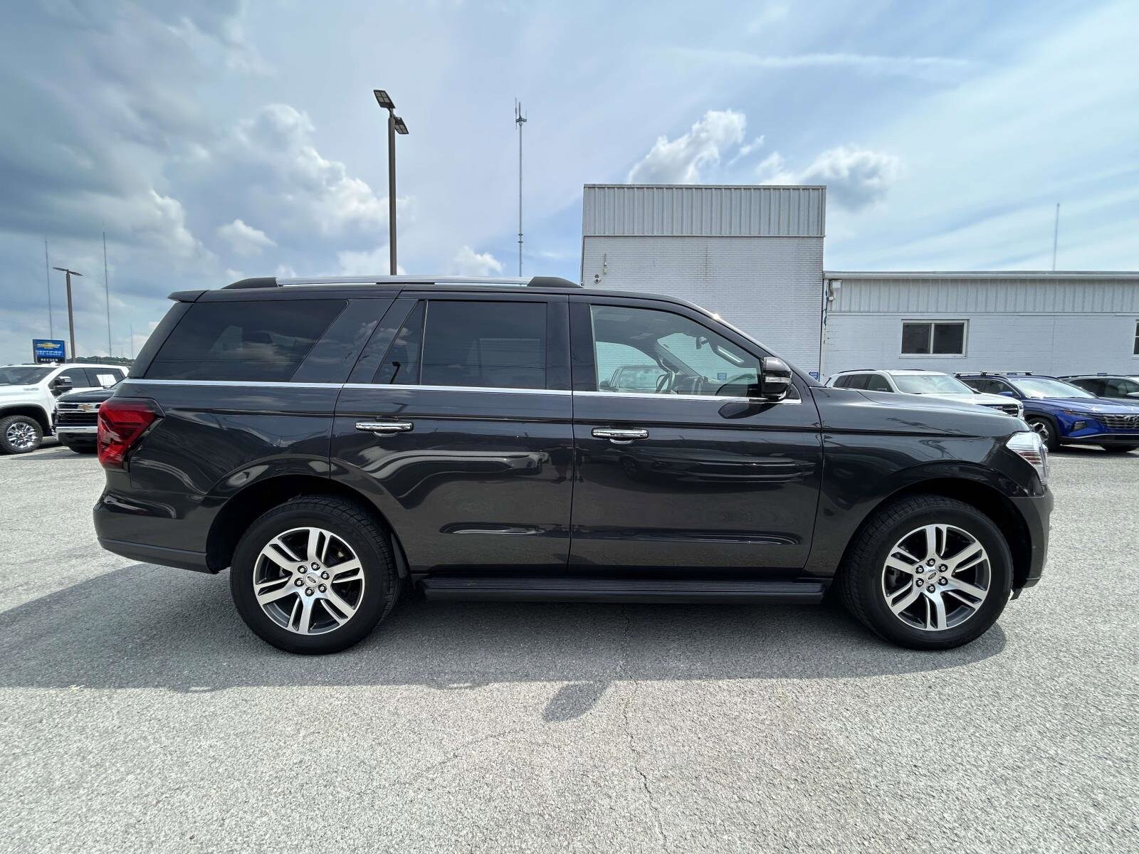 2024 Ford Expedition Limited photo 2