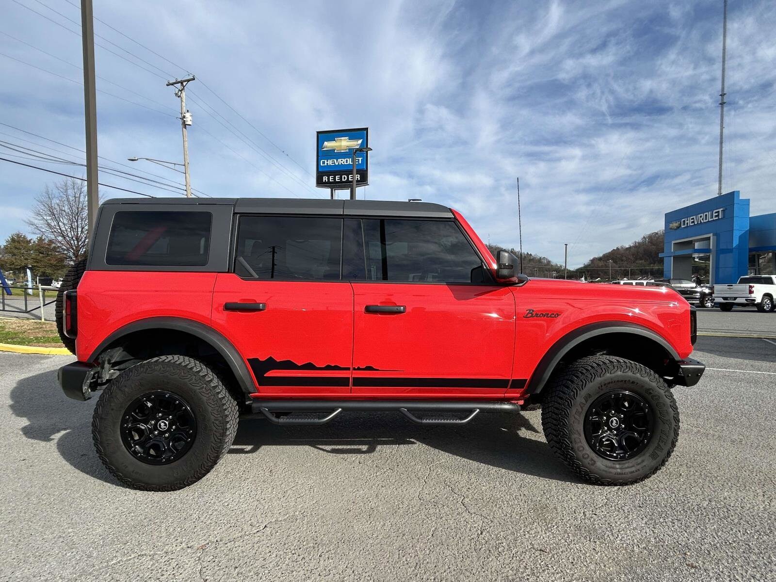 2023 Ford Bronco Base photo 2