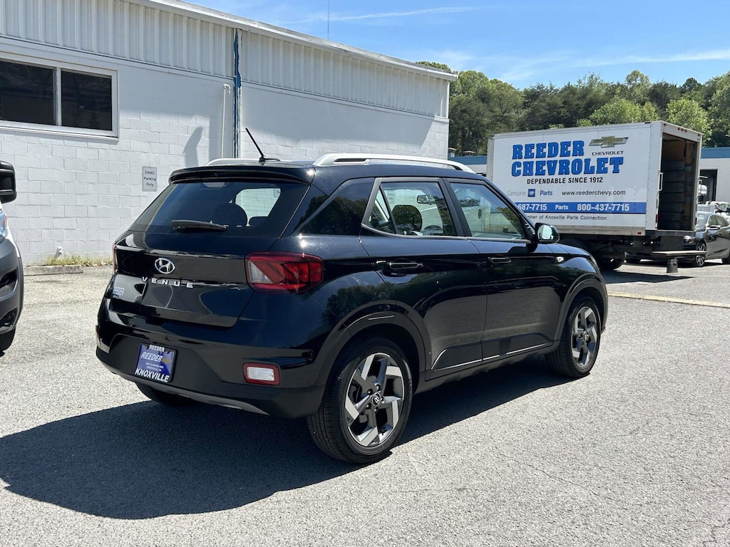 Used 2025 Hyundai Venue SEL SUV