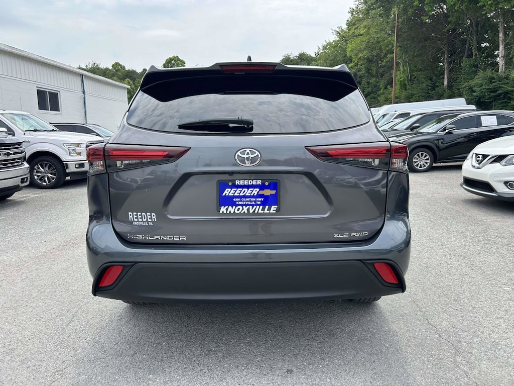 Used 2024 Toyota Highlander LE SUV