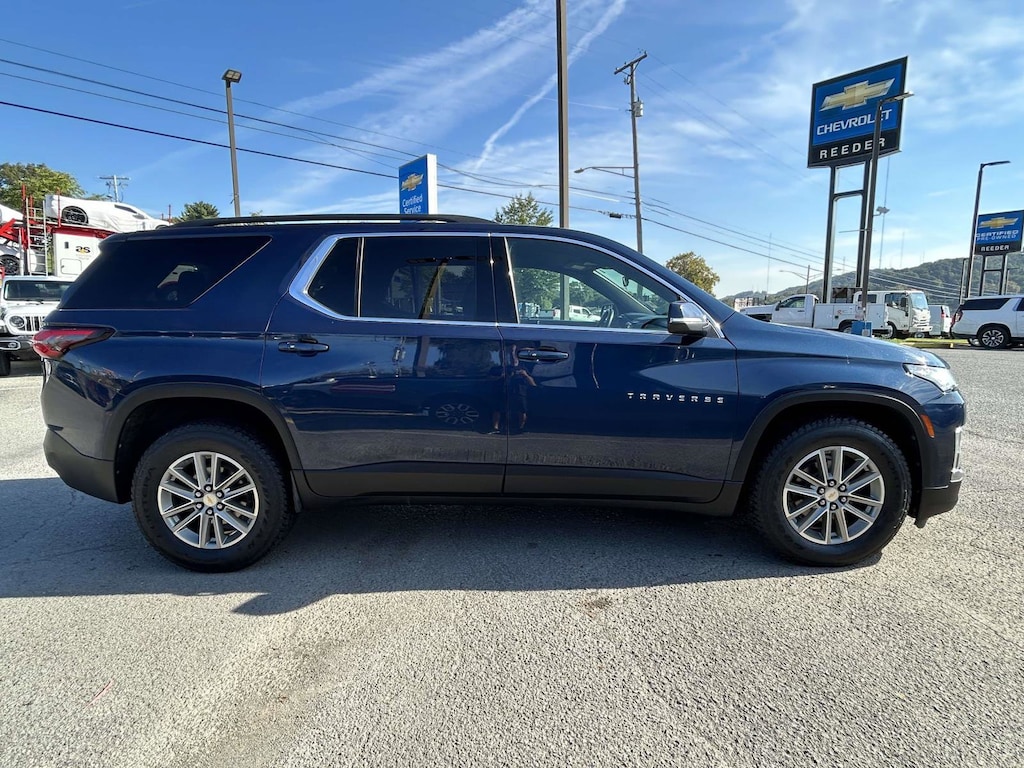 Used 2023 Chevrolet Traverse LT Cloth SUV