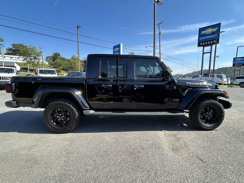 Used 2025 Jeep Gladiator Texas Trail Truck Crew Cab
